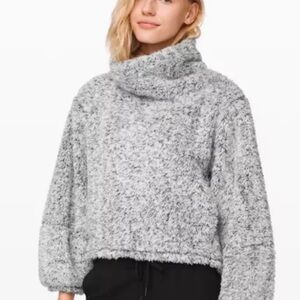 Lululemon warm feature Sherpa pullover